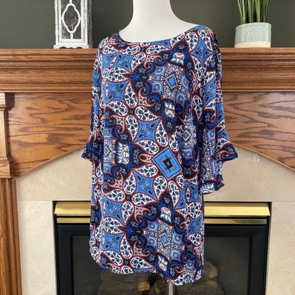 Liz Claiborne Woman Bell Sleeve Top Sz. 1X